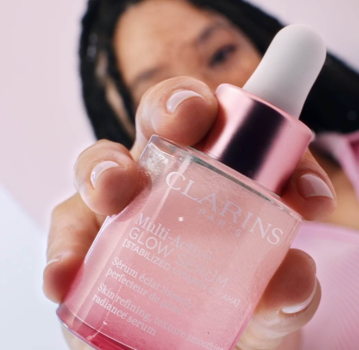 Video about mixing the Multi-Active Glow Serum before use